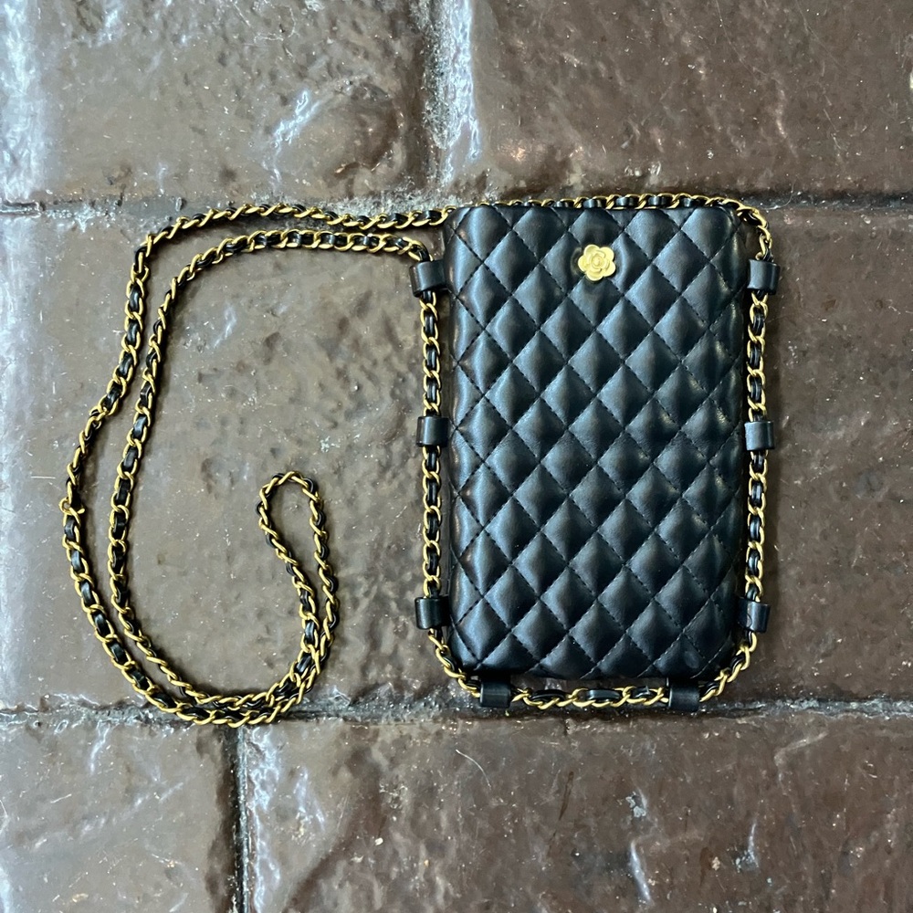 Mountain West Black Quilted Crossbody Purse